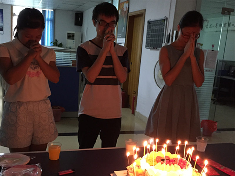 生日会寿星许愿